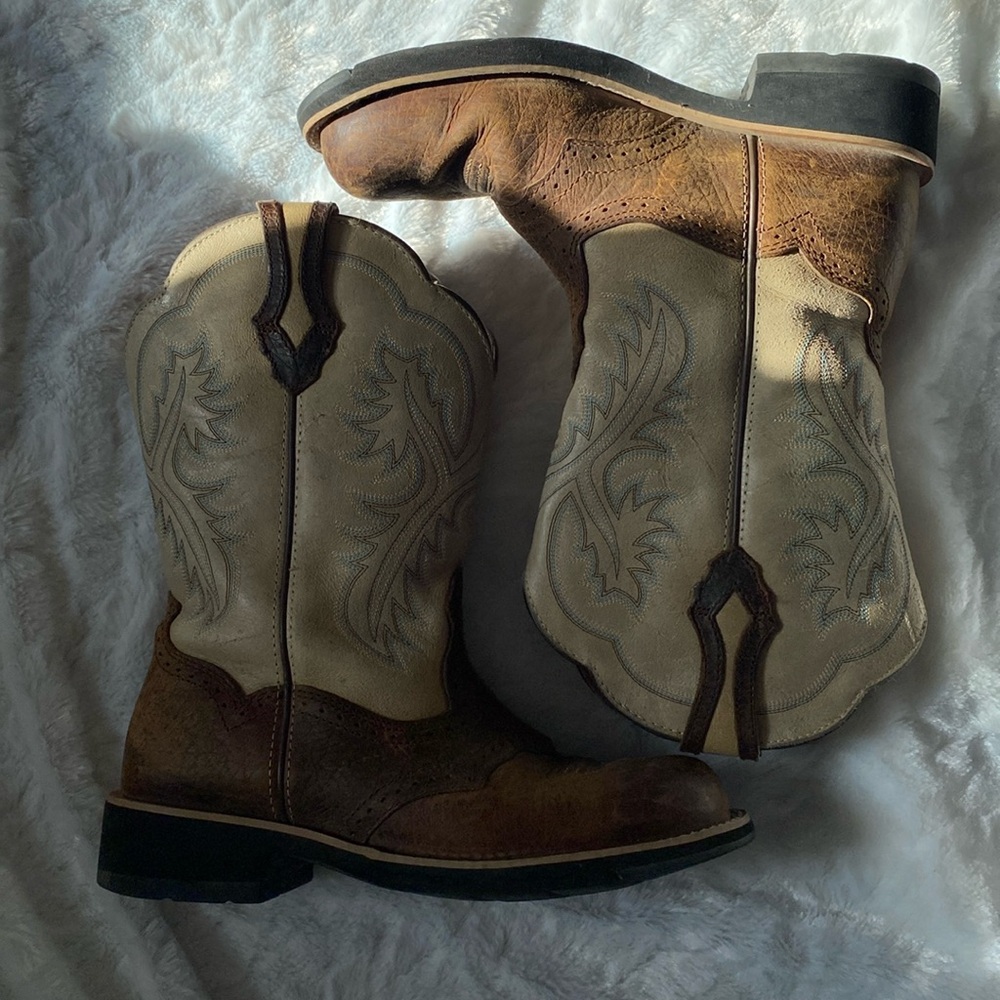Women’s Ariat size 8 boots